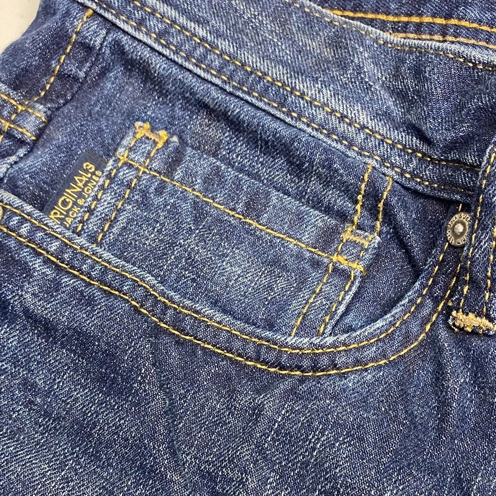 Jack & Jones Classic Blue Relaxed Jeans - Picture 4 of 12